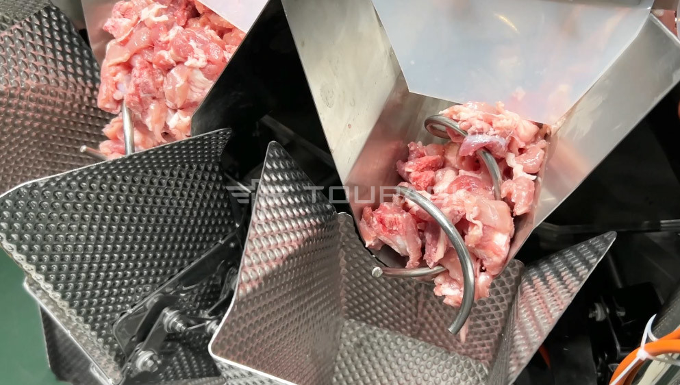 Frozen Meat Fresh Raw Pork Chops Ribs Multihead Weigher Packing Machine With Screw Feeding