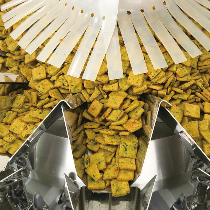 High Quality Vertical Automatic Quantitative Particle Snack Food Sealing Filling Packing VFFS Weighing and Packaging Machine