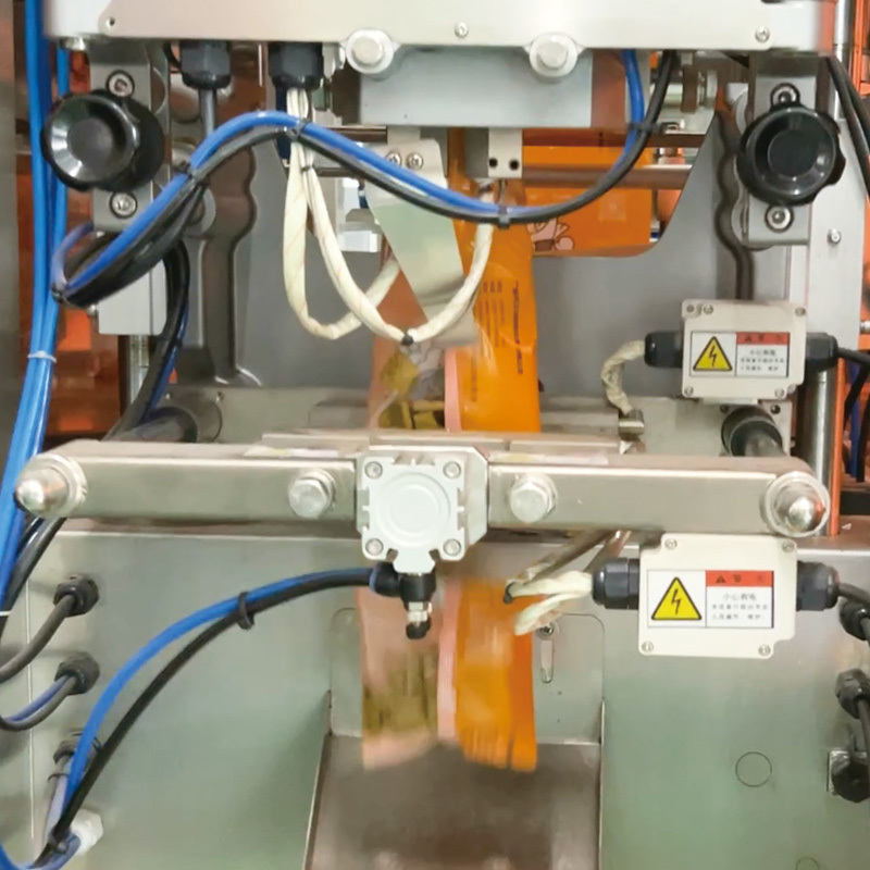 High Quality Vertical Automatic Quantitative Particle Snack Food Sealing Filling Packing VFFS Weighing and Packaging Machine