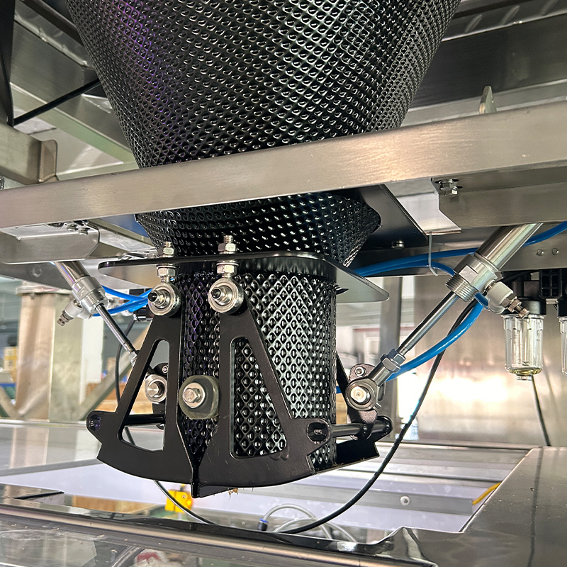 Customized Efficient Dehydrated Beef Nuggets Quantitative Bagging Packaging Machine Ready to Eat Food Beef Multihead Weigher