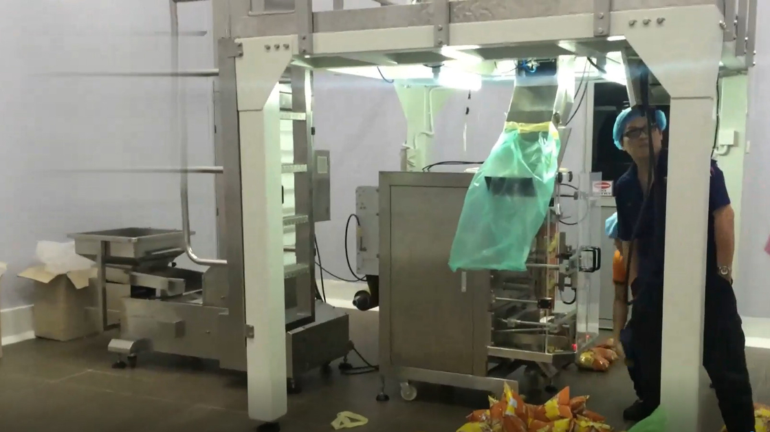 VFFS Auto Weighing Filling And Sealing Machine 2.2KW For Snack Foods Pillow Bagging