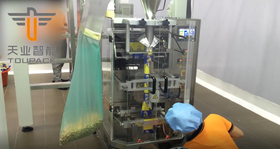 VFFS Auto Weighing Filling And Sealing Machine 2.2KW For Snack Foods Pillow Bagging