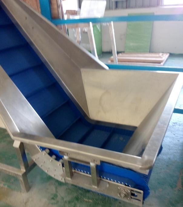 1.1KW Inclined Conveyor S Shape Elevator Stainless Steel 200L Connected Hopper