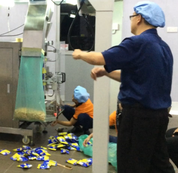 Automatic VFFS Vertical Form Fill Seal Packaging Machine For Powder Coffee Bean